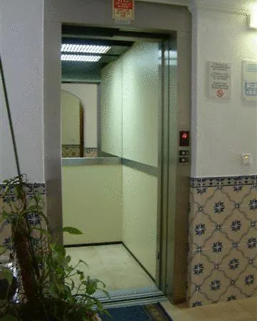 Senhora Da Rocha מלון